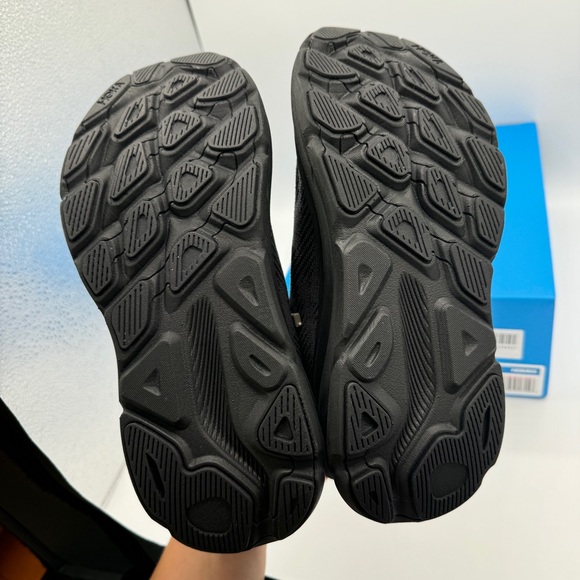 NWT Hoka Clifton 9 Women’s Running Shoes All Black Hoka one one NEW - Picture 12 of 14